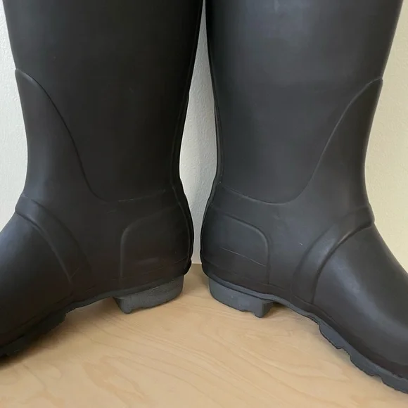 SOLD Hunter Rain Boots - Picture 5 of 9